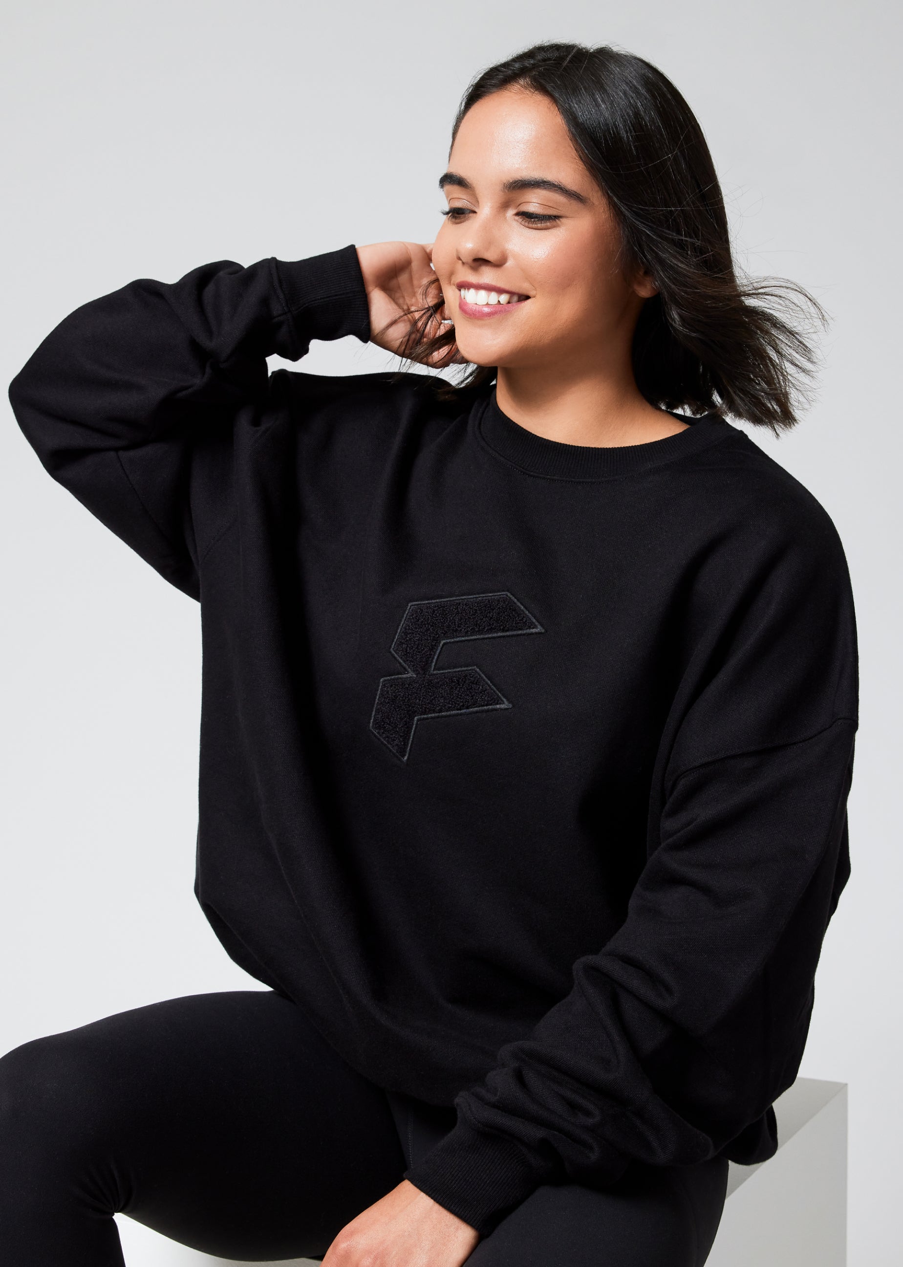 COURAGE V-STITCH CREWNECK IN BLACK-