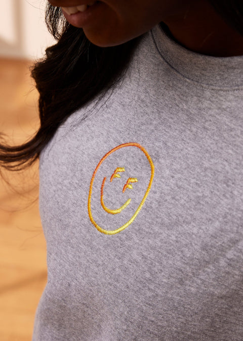 Cropped Smiley Crew Neck in Athletic Heather